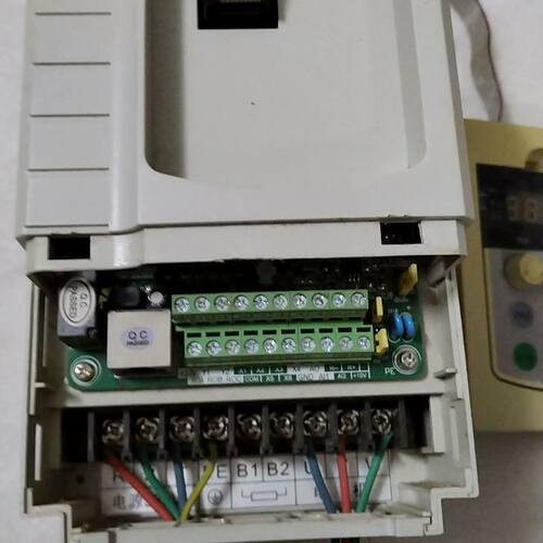 拆机的 XY300-2.2G-4T变频器 2.2KW 机与面