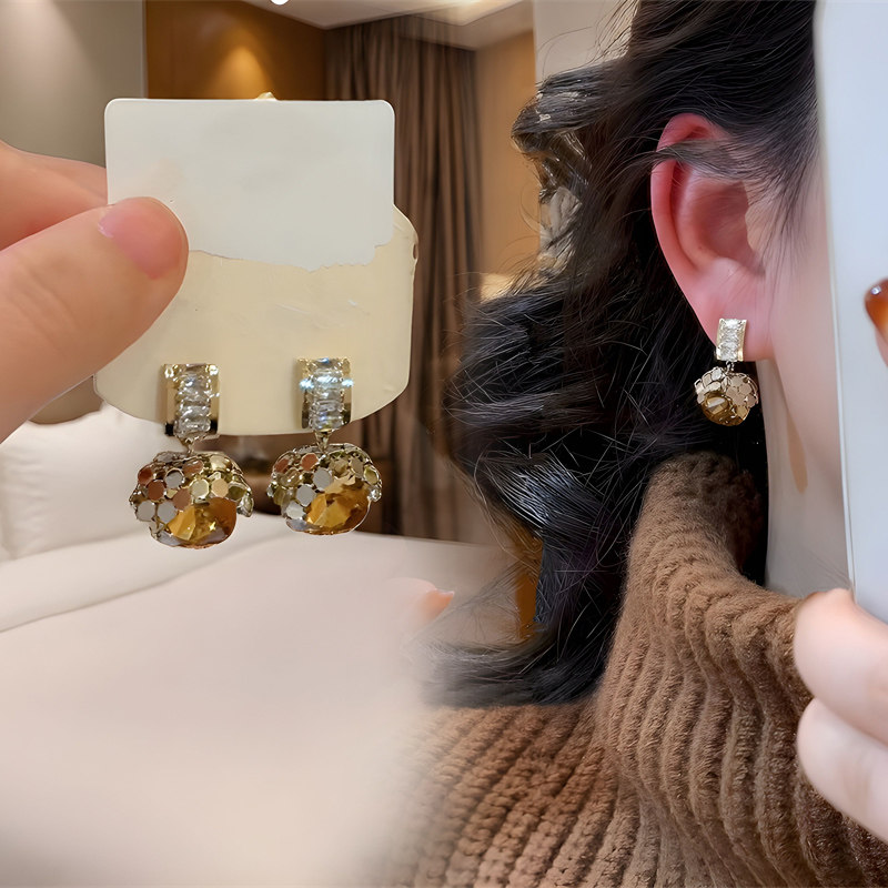 高级感小众设计香槟色水晶亮片耳环独特个性精致耳钉韩版新款耳饰