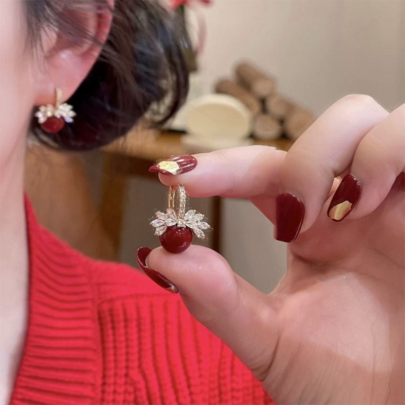 小众简约设计红色珠珠锆石叶子耳环高级感轻奢精致冬季新款耳扣