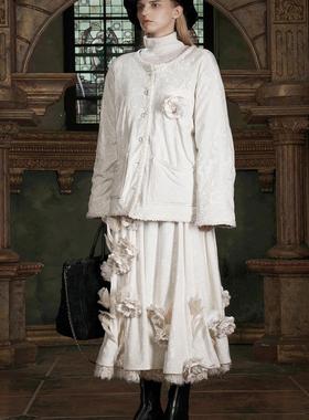 TAM TUAS 雪玫瑰 白丝绒胸花无领棉服西装夹克《伊索尔的旧梦》