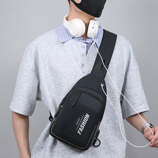 斜挎包男款2026新款胸包男士外出便携单肩小型背包通勤随身包包男