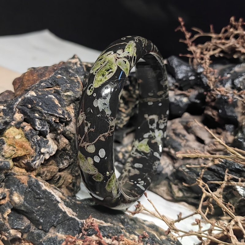 天然梅花玉手镯正宗原矿老料63-17-9