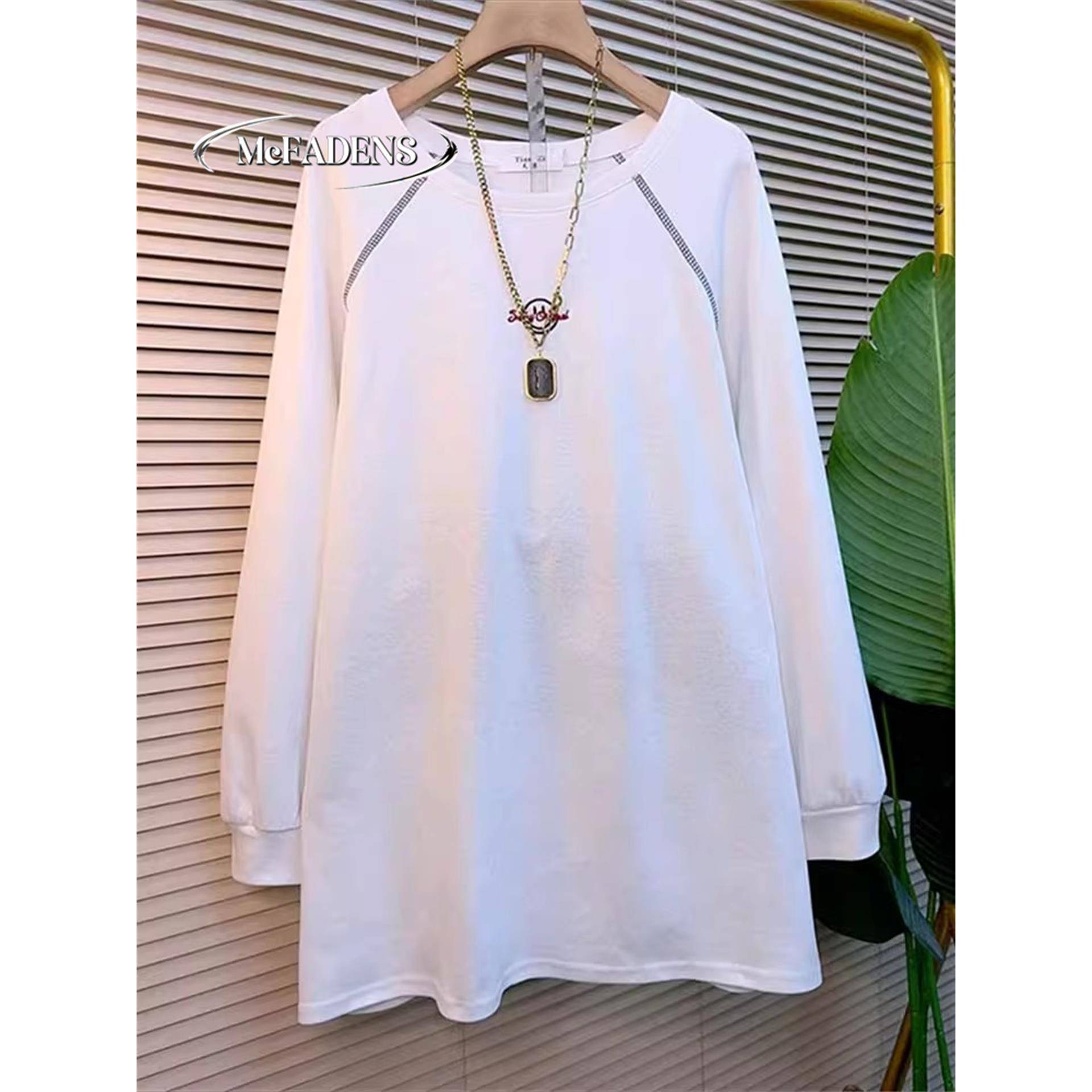 香港胖妹妹大码女装新款欧货时尚潮流刺绣笑脸卫衣慵懒风百搭上衣