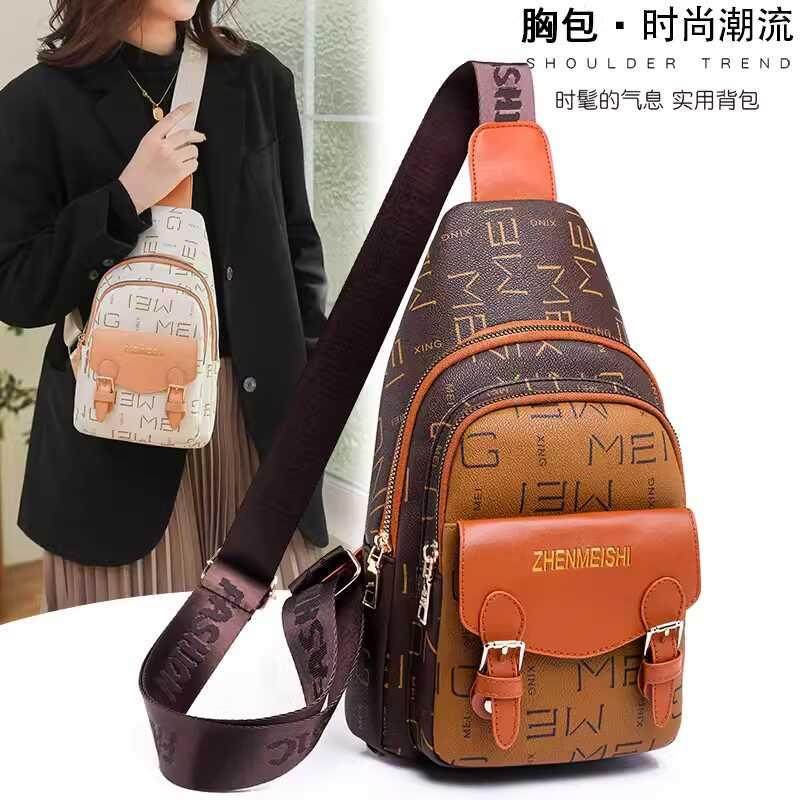 香港女胸包潮牌斜跨单肩包软皮印花新款百搭女士胸前包时尚小揹包