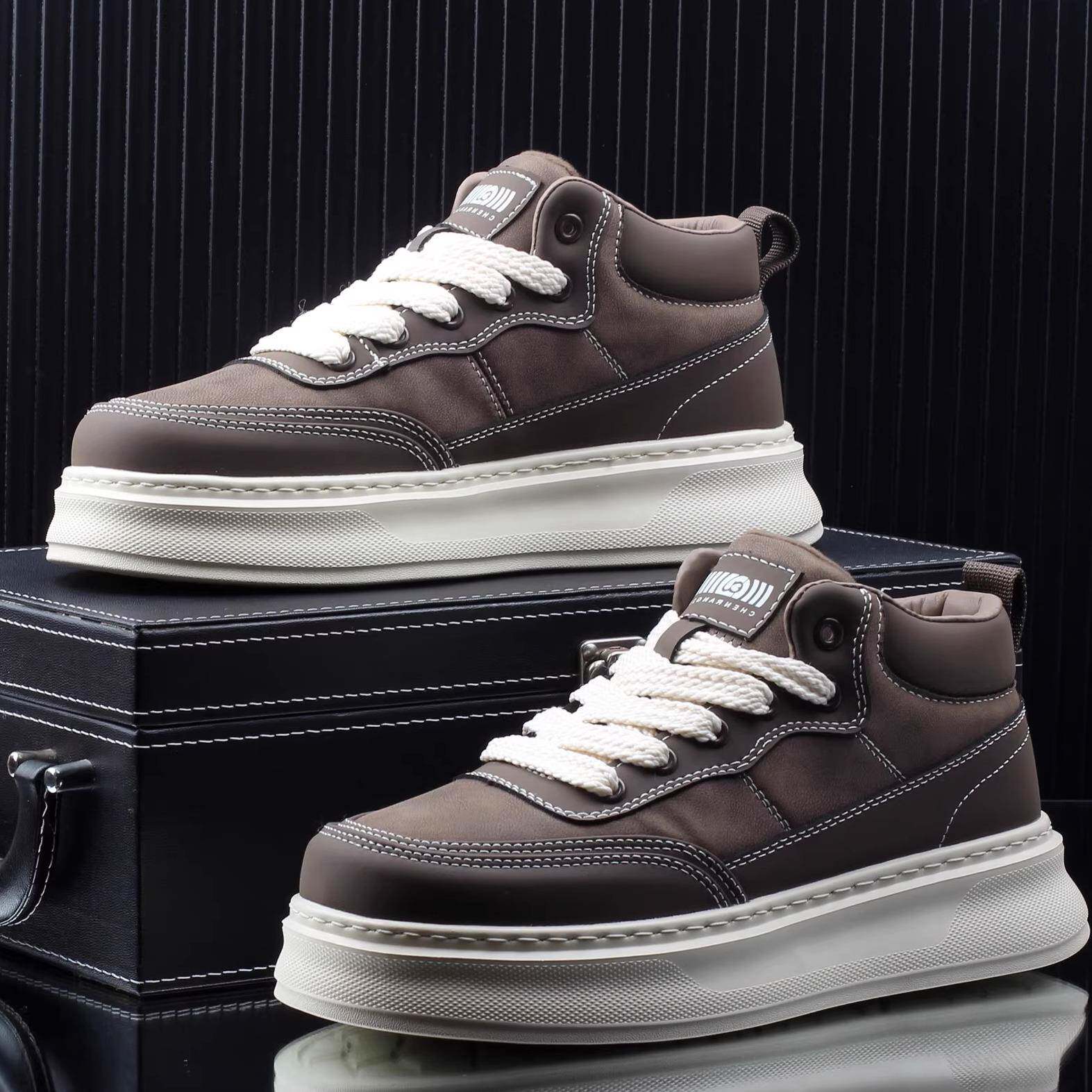 高级感潮牌时尚百搭休闲板鞋男款2025秋季新款软底轻便增高男鞋子