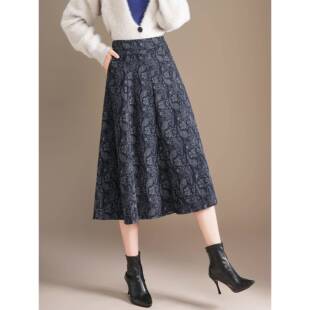 蓝色印花半身裙女2025年秋冬季新款高腰显瘦中长款大摆伞裙a字裙