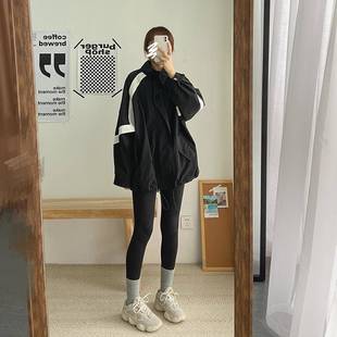 代购2023秋季新款黑白撞色冲锋衣女宽松显瘦立领拉炼炸街防风外套