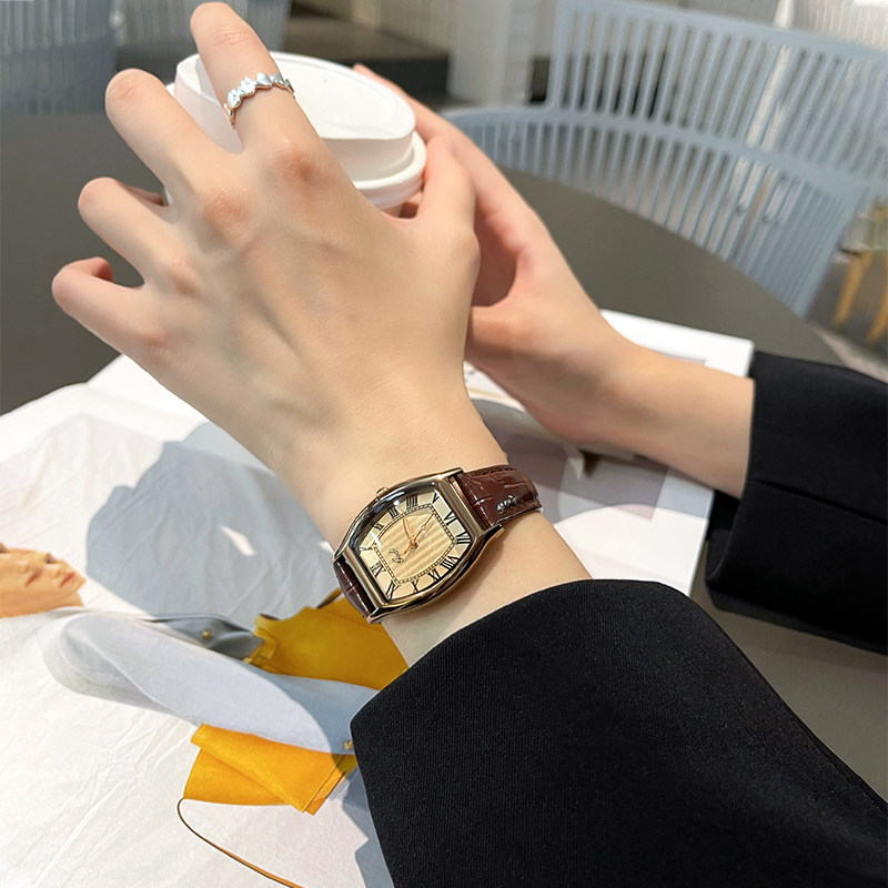 正品手表女款高级感2026年新款ins小众轻奢复古设计名牌女士手表