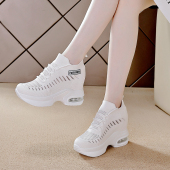 女夏季 薄款 2025新款 内增高小白鞋 10cm透气网面镂空一脚蹬运动潮鞋