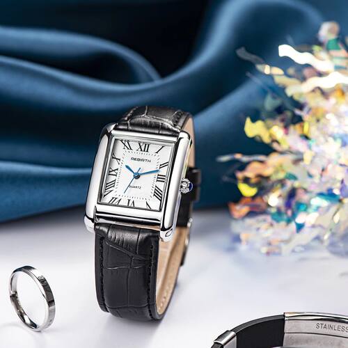 Retro-Style Simple Small Square Watch with Roman Numerals,