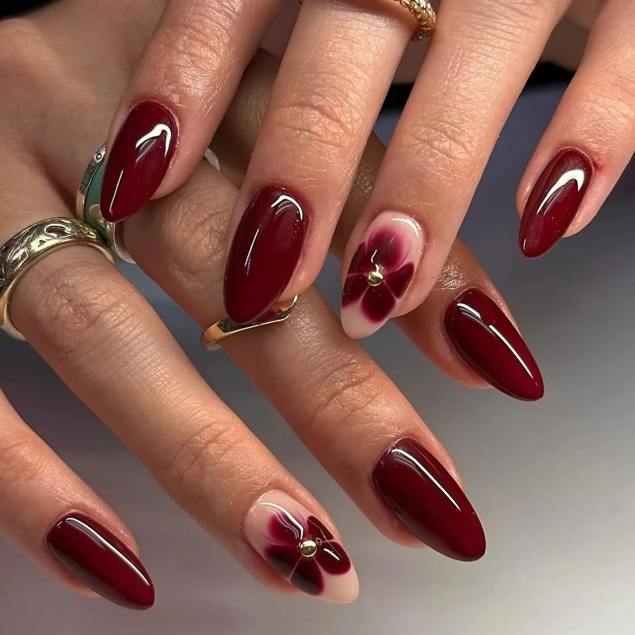 24pcs Women'S Nail Set Bugundy Almond Shape Medium Length