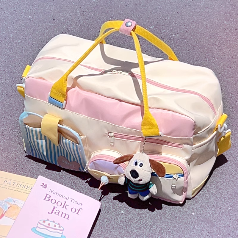 行李箱上的短途收纳包