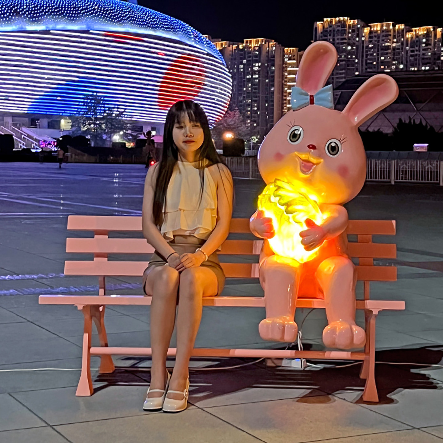 户外卡通兔子玻璃钢雕塑户外商广场美陈装饰品网红拍照落地大摆件