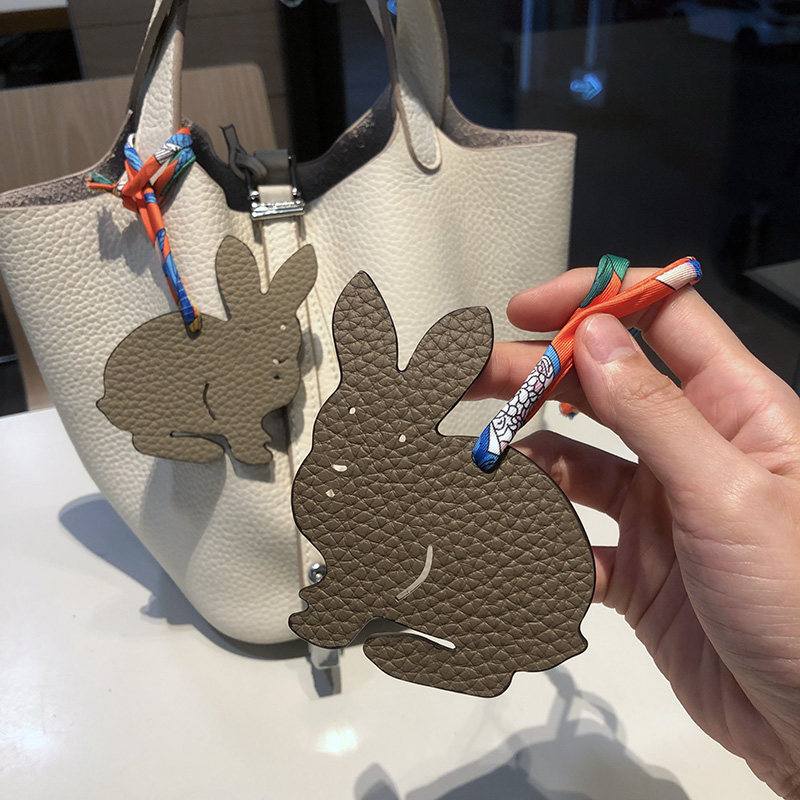 可爱小兔子包包挂件荔枝纹牛皮卡通萌萌兔仔汽车钥匙扣后视镜吊饰