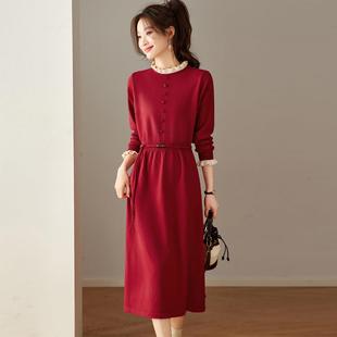 秋冬针织连衣裙女2025新款洋气红色收腰系带中长款气质显瘦打底裙