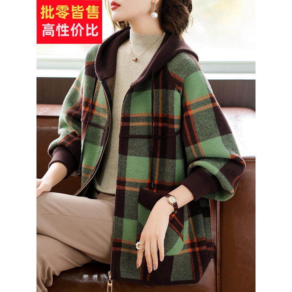 妈妈春秋洋气短款外套中年女装秋装新款外衣中老年格子针织上衣服