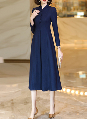 藏青色毛呢打底连衣裙女2025秋冬新款气质显瘦捏褶收腰中长款裙子