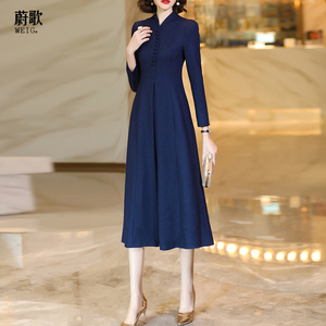 藏青色毛呢打底连衣裙女2026春秋新款气质显瘦捏褶收腰中长款裙子