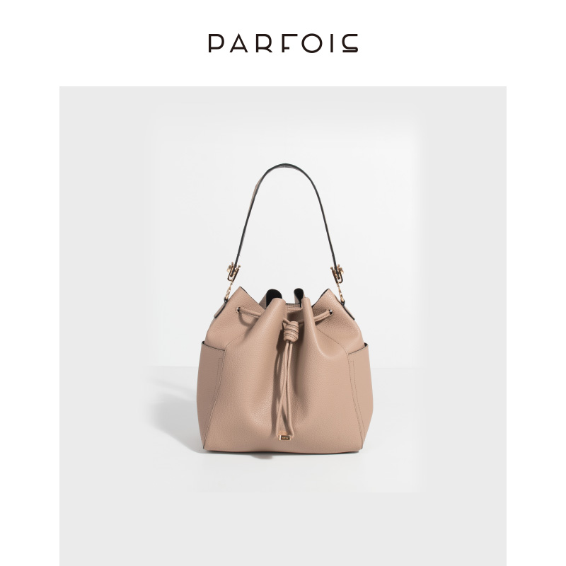 parfois2018Ïļ¾ Å·ÃÀ³±·¶Å®Ê½°Ù´î´¿É«³éÉþˮͰµ¥¼ç°ü 154756