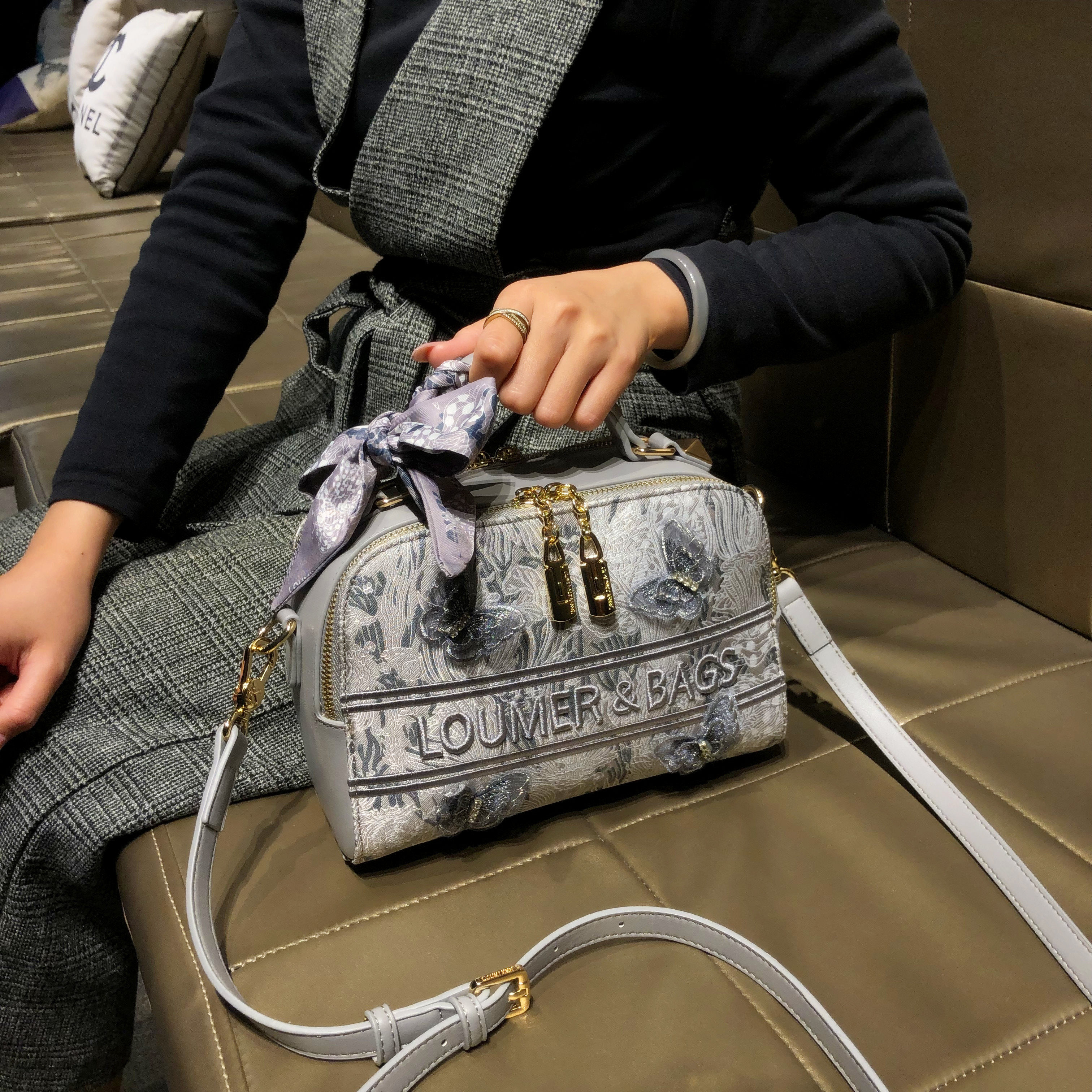 香港品牌包包2025新款时尚刺绣通勤斜挎包真皮手提单肩波士顿包女,箱包皮具/热销女包/男包,波士顿包,淘宝优惠券,粉丝福利购,淘宝优惠卷