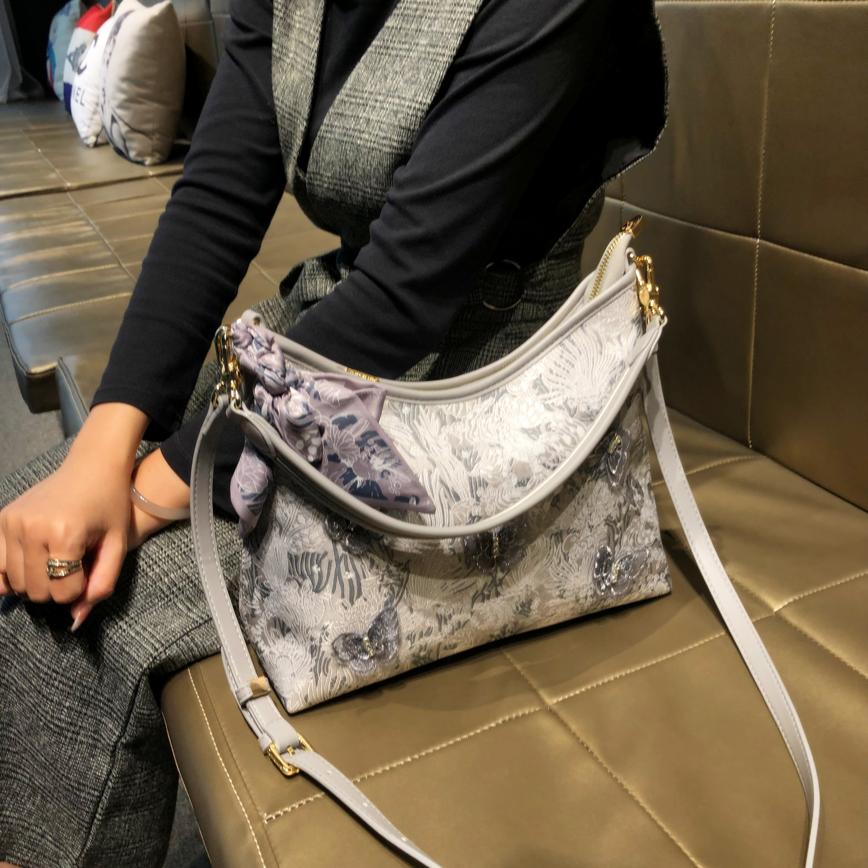 香港品牌时尚轻奢刺绣中式腋下包