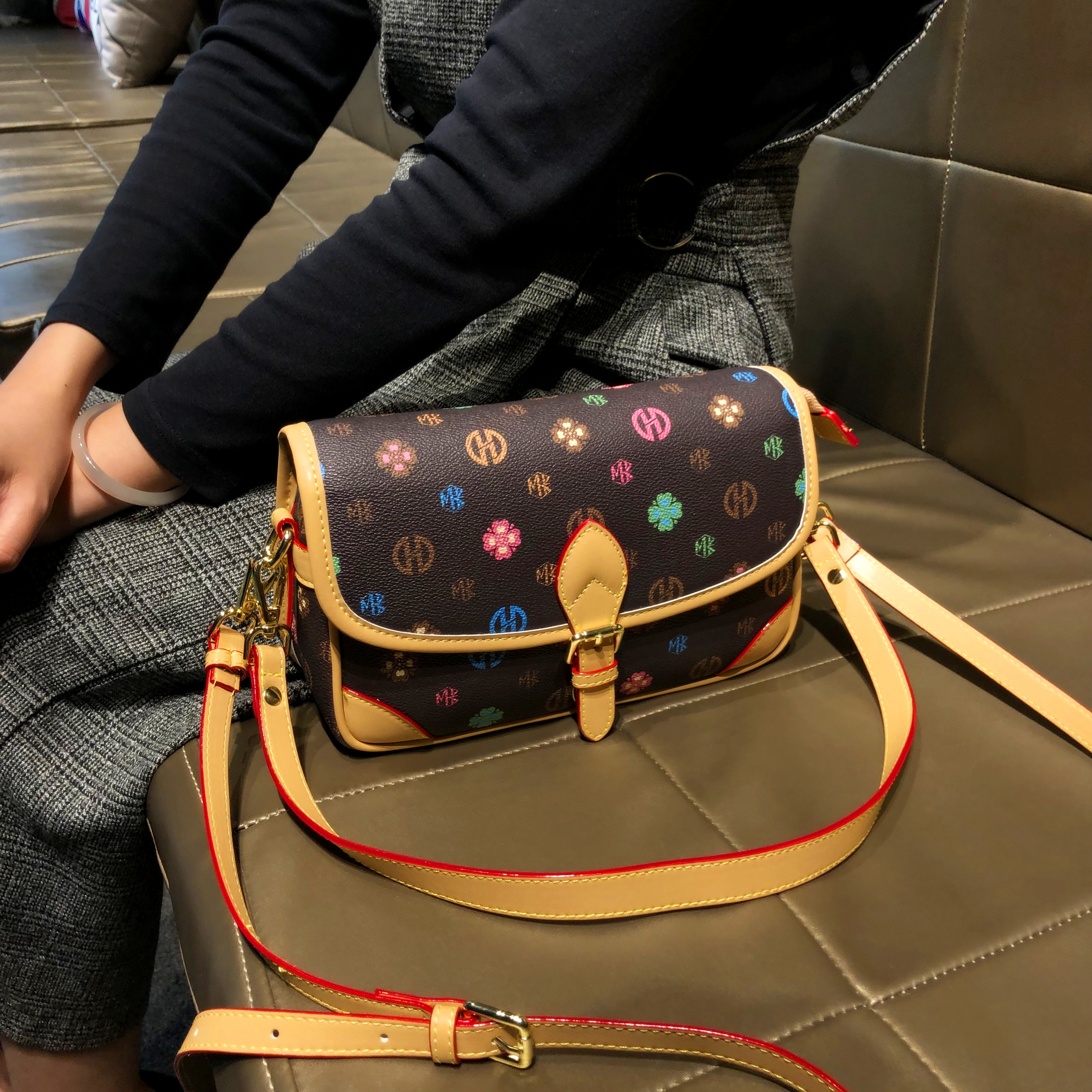 香港品牌复古时尚印花休闲小方包