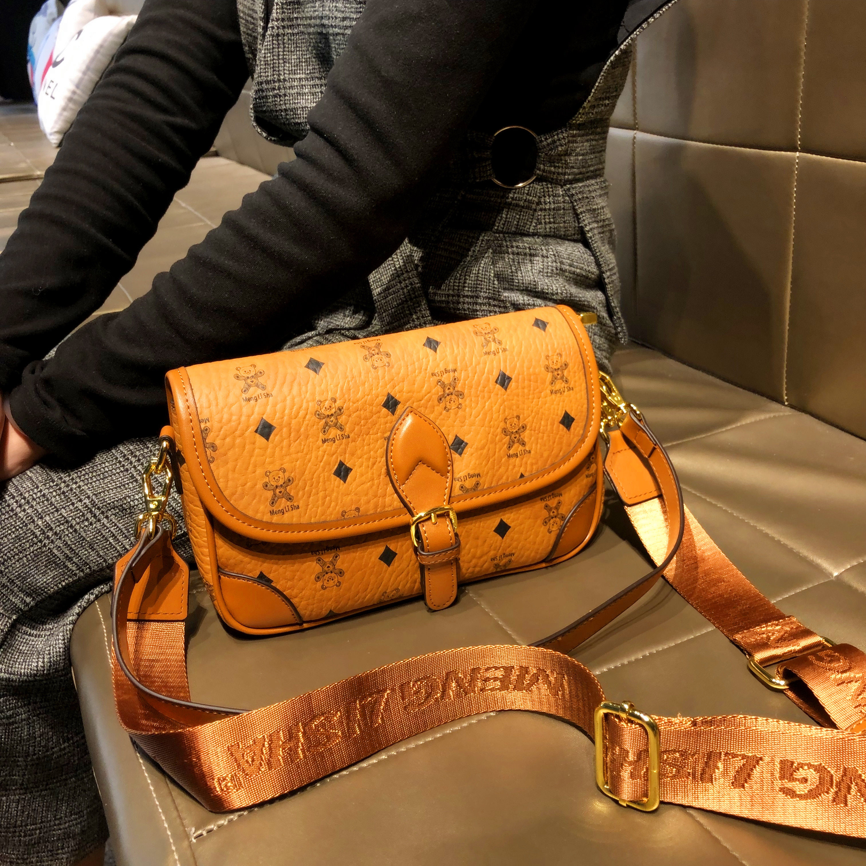 香港品牌包包2026新款复古高级通勤单肩包真皮斜挎时尚冬季小方包,箱包皮具/热销女包/男包,通用款女包,淘宝优惠券,粉丝福利购,淘宝优惠卷