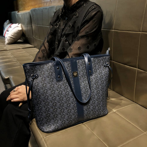 香港品牌夏季女时尚腋下单肩大包