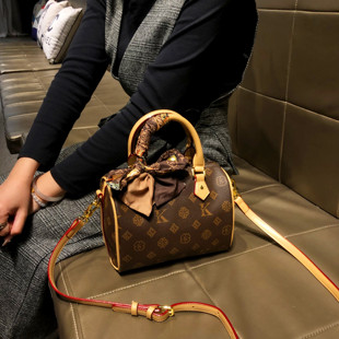 香港品牌包包女款 流行百搭手提波士顿包真皮单肩斜挎小包 2025新款