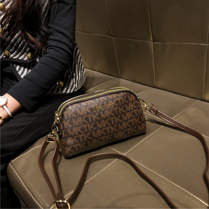 香港品牌包包女斜挎包2025新款简约手拿包复古迷你真皮单肩零钱包,箱包皮具/热销女包/男包,手拿包,淘宝优惠券,粉丝福利购,淘宝优惠卷