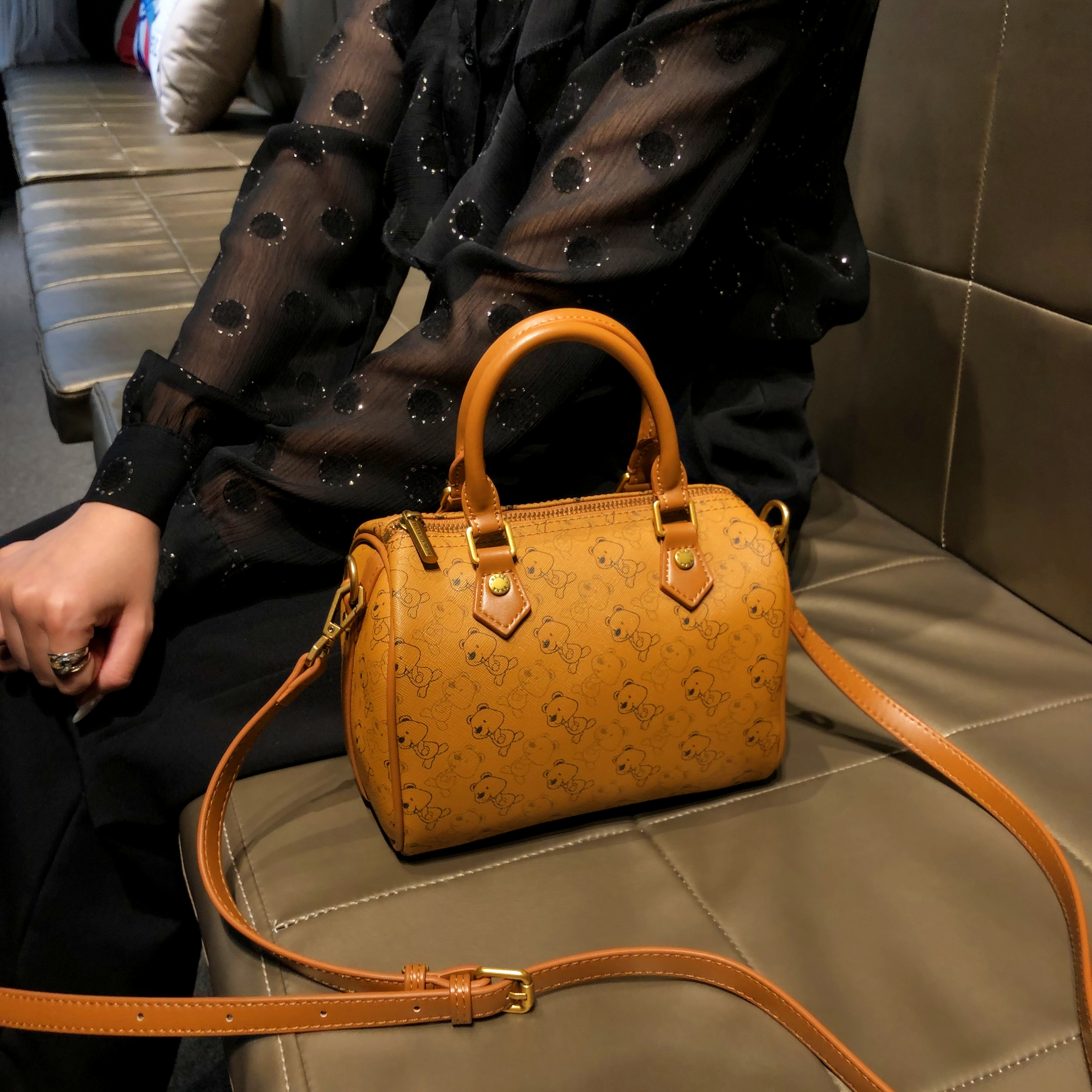 香港品牌复古时尚休闲设计枕头包