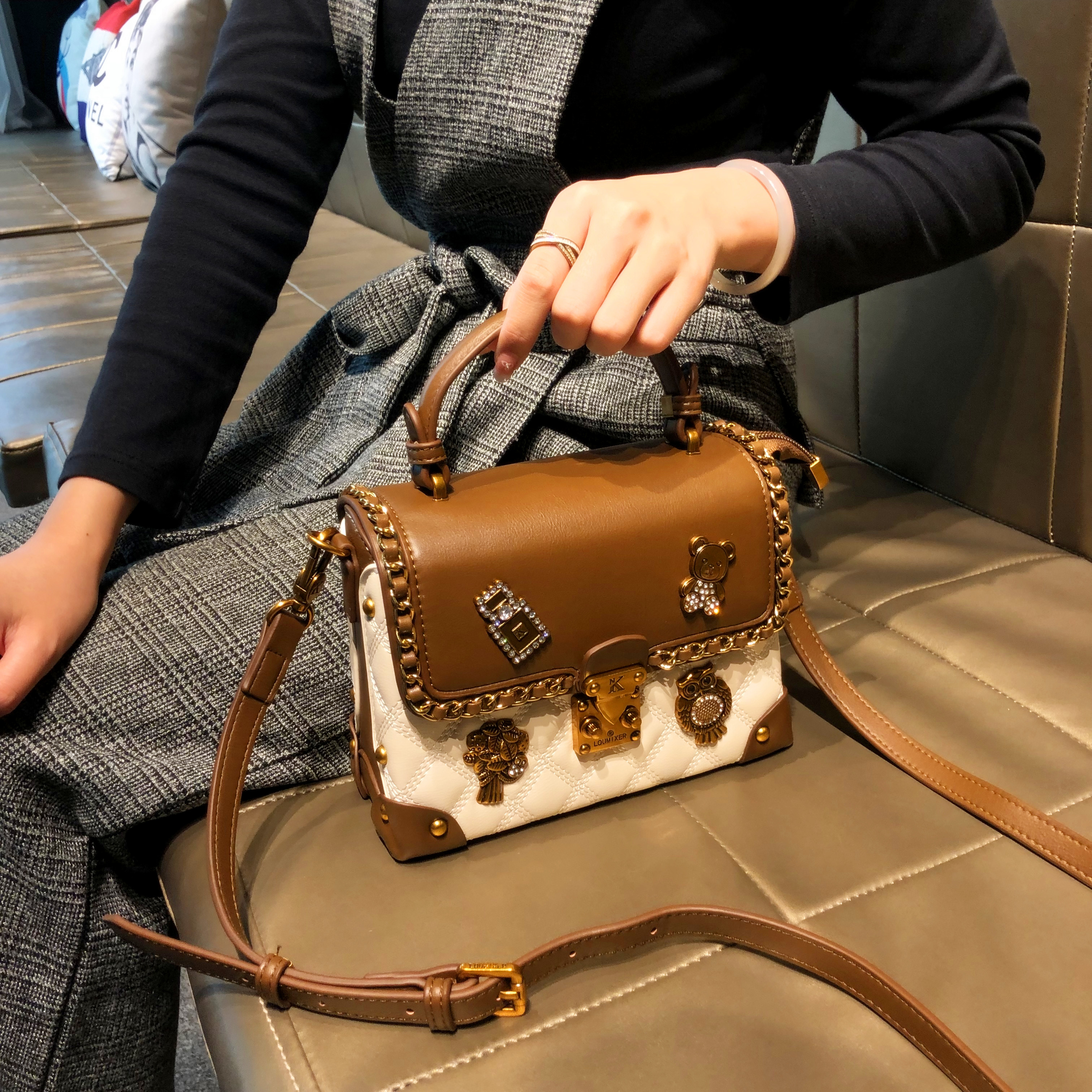 香港品牌时尚徽章轻奢小方包