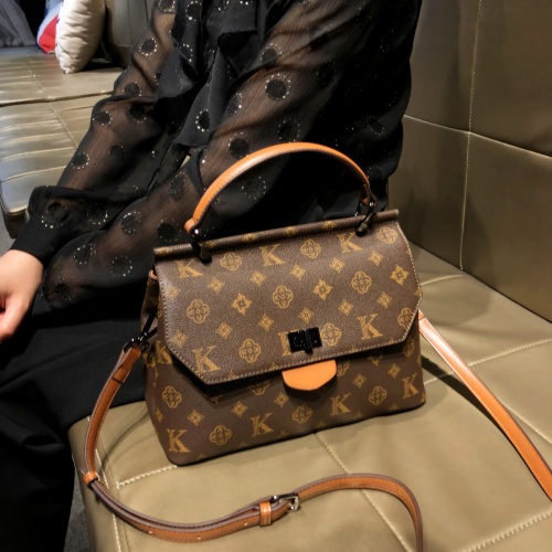 香港品牌真皮流行手提单肩小方包