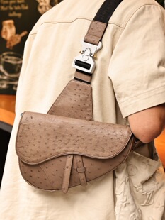 CD马鞍手枪胸包 实 大象灰鸵鸟皮