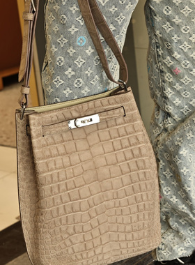 SoKelly22，斑鸠灰磨砂鳄鱼皮，银扣实拍现货。