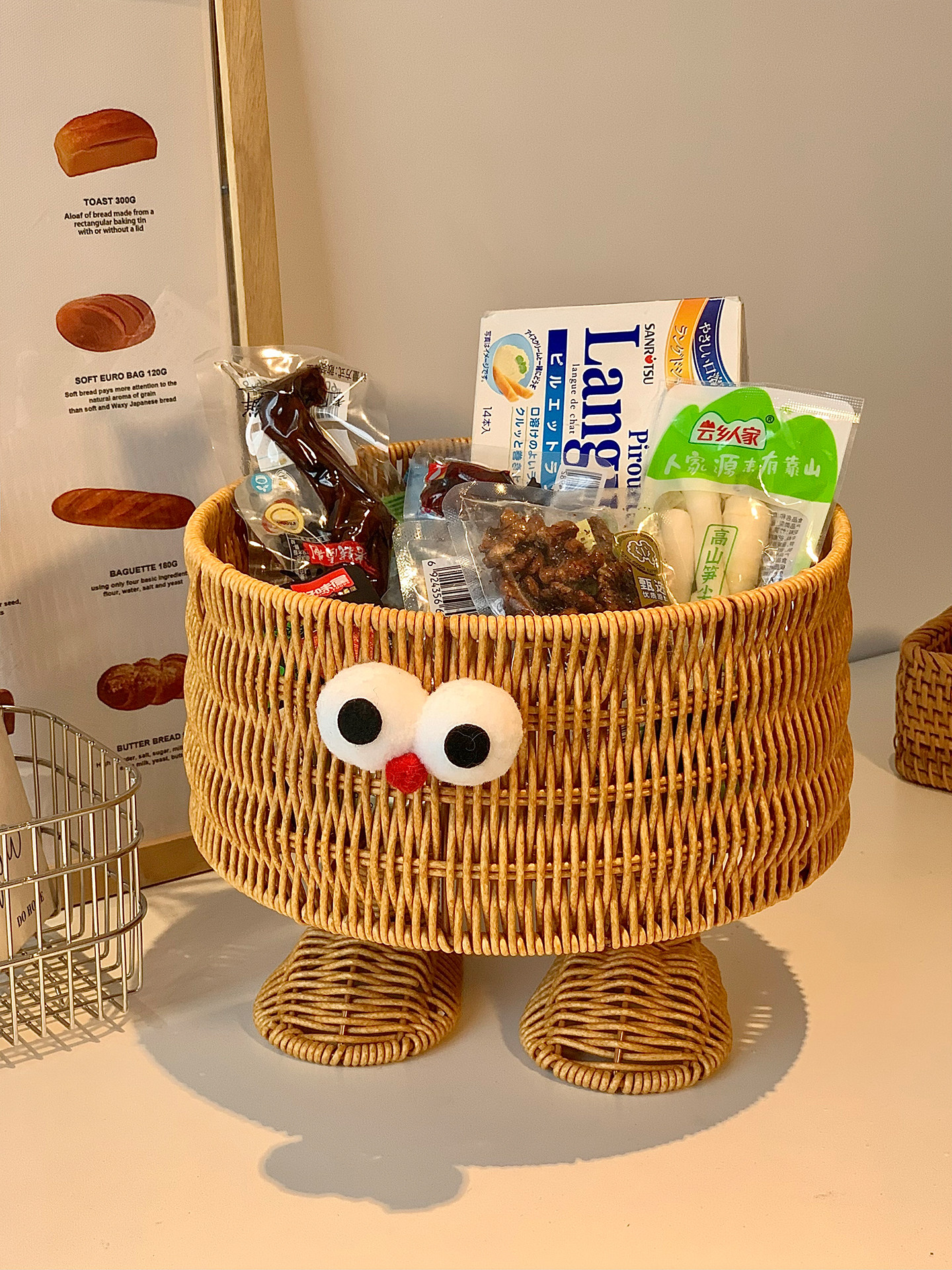 Симпатичная корзина для хранения из ротанга, настольный ящик для хранения, домашние закуски, игрушки, всякая всячина, ящик для хранения, стеллаж, плетеная корзина Изображение 1