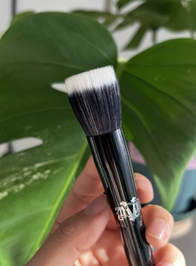 特！Kvd原单刷杆肤感柔软又有劲点彩刷粉状液体腮红刷 底妆抛光刷