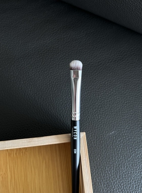 Wycon 宽门牙 眼影刷 下眼影刷 也可以做唇刷喔  E04