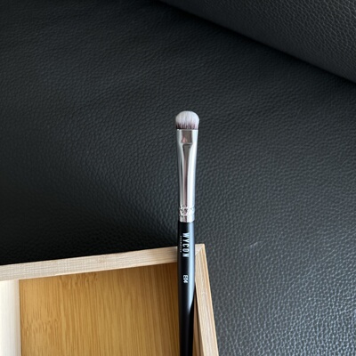 Wycon 宽门牙 眼影刷 下眼影刷 也可以做唇刷喔  E04