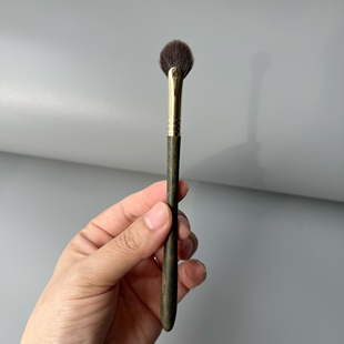 扇形高光刷灰鼠毛羊毛混毛化妆刷眉骨提亮鼻梁提亮刷余粉刷D06