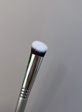 疯狂推荐空气感指腹遮瑕刷面中提亮黑眼圈松软又不软塌W37A