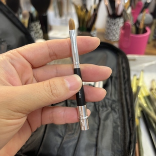 老黄狼 泪沟法令纹遮瑕表参道色刷子W134 多用刷唇刷卧蚕下至刷