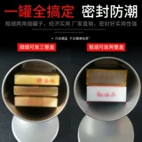 50 -заполненные сигареты с круглой сигаретной коробкой с большой кожаной сигаретой с сигаретой.