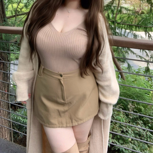 dese嘚瑟软糖大码微胖mmV领T恤弹力收腰纯欲内搭显瘦打底上衣女秋
