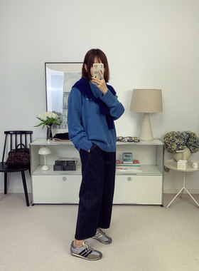 章若楠蓝色Ann假两件披肩连帽毛衣+复古蓝原牛弯刀弧形牛仔裤