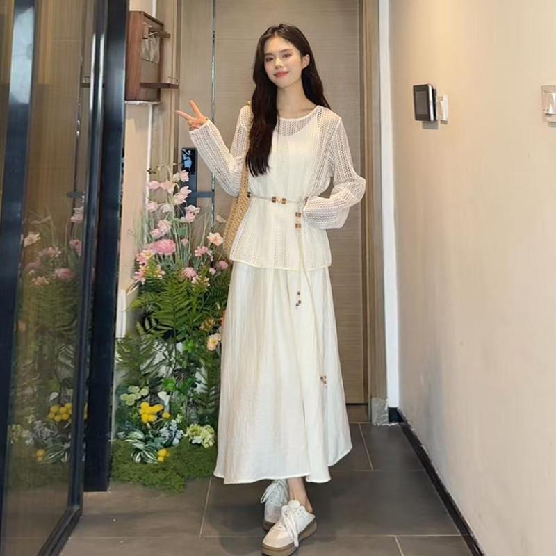 白色吊带连衣裙子女夏季2025新款温柔风气质绝美穿搭海边度假长裙