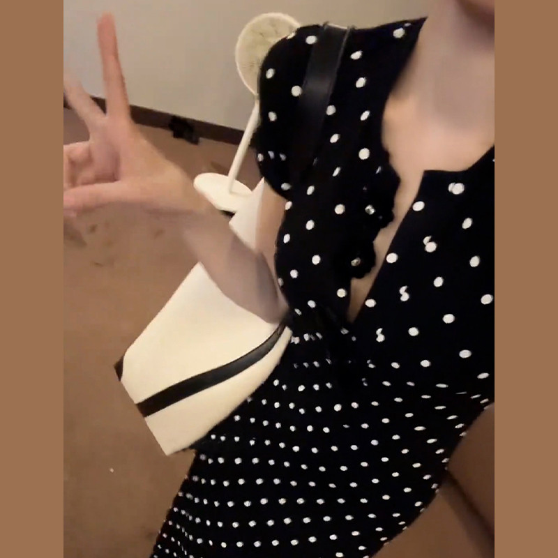 法式复古黑色波点连衣裙