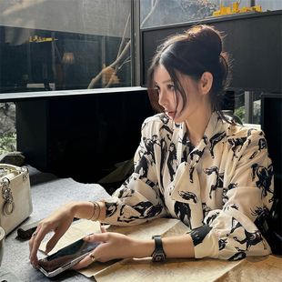上衣 女春宽松舒适长袖 樊樊 马匹印花黑白撞色氛围感飘带衬衫