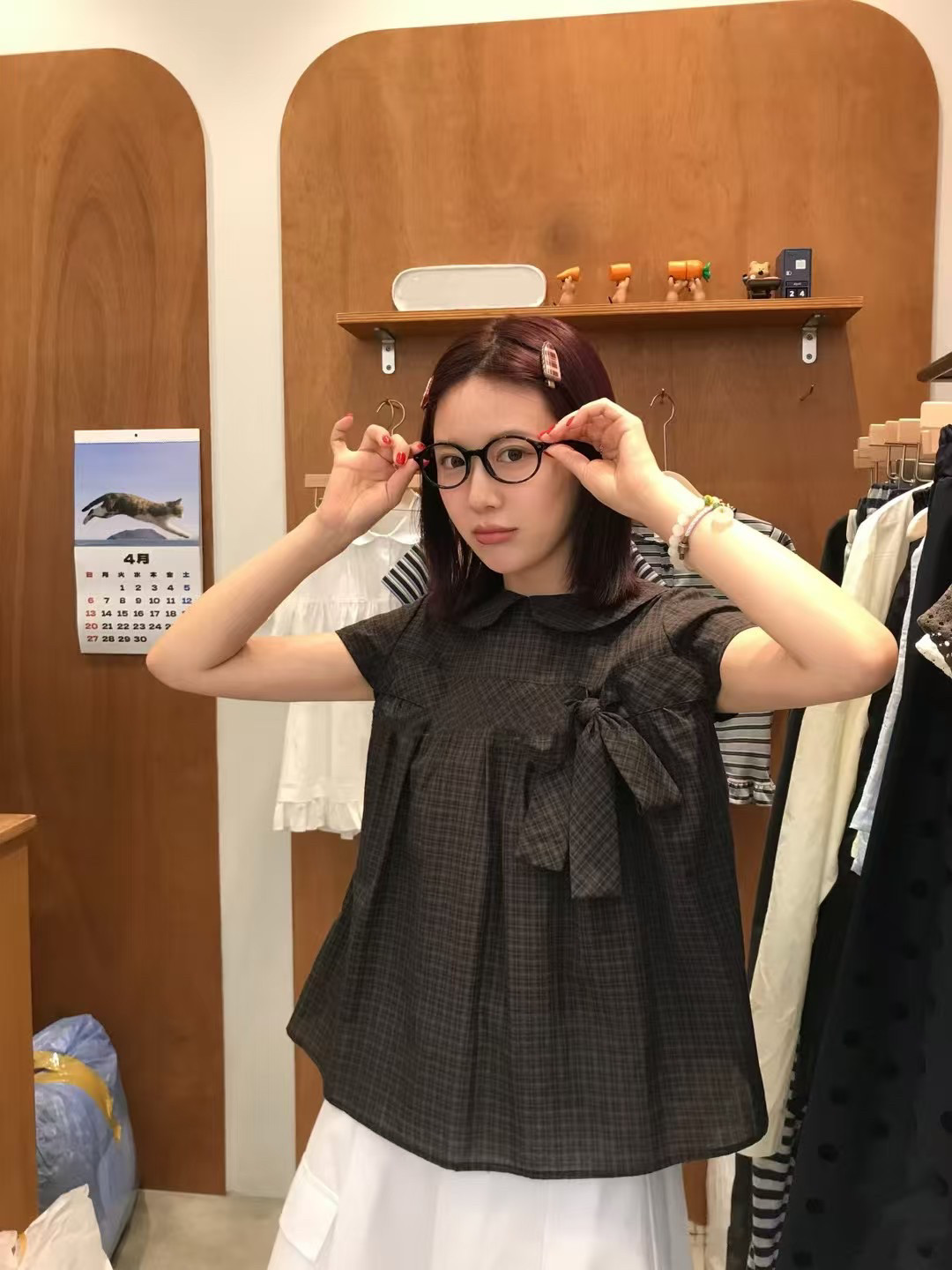 2025减龄设计感上衣可露丽蝴蝶结系带咖色娃娃领格纹衬衫女夏