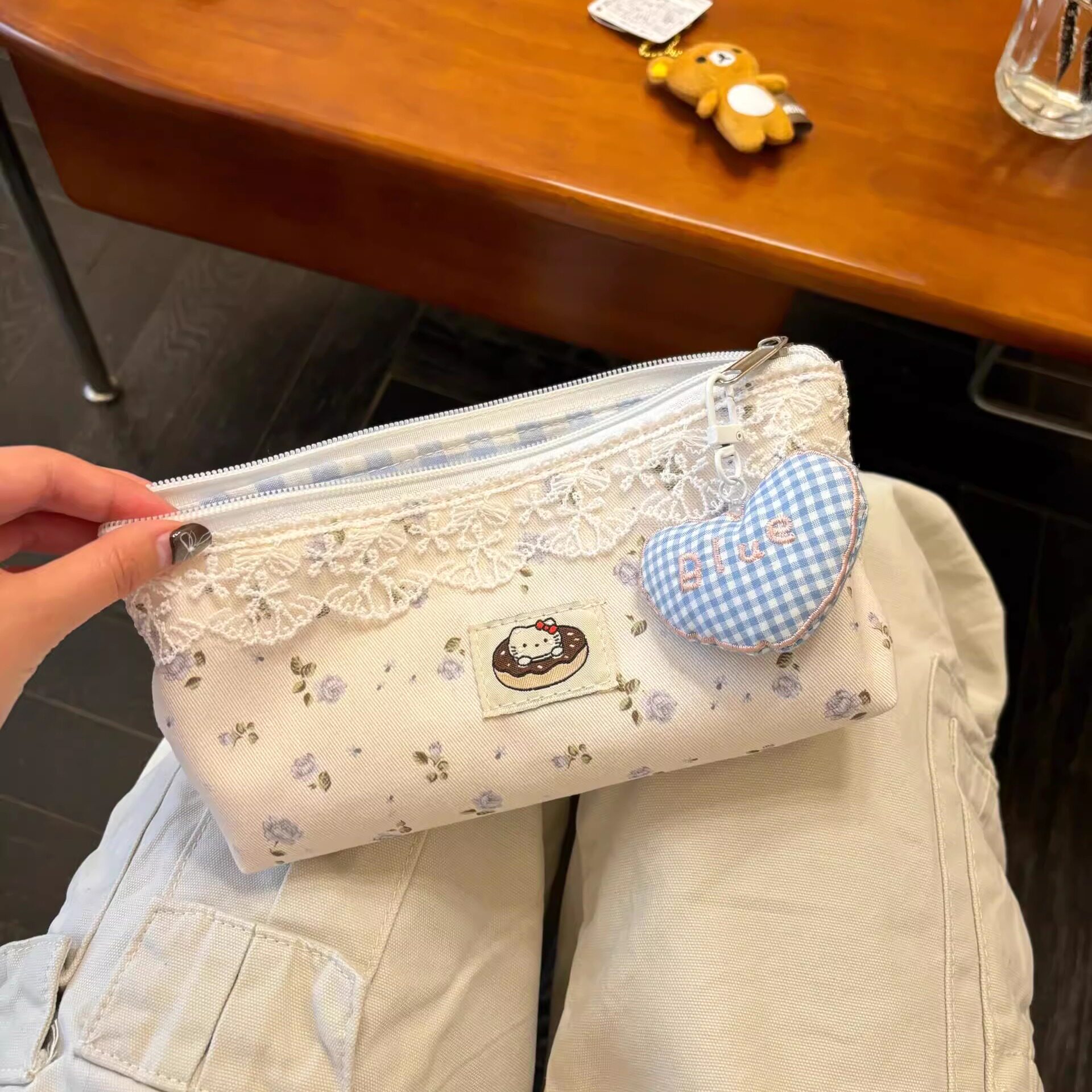 可爱蕾丝凯蒂猫蓝色碎花笔袋包清新化妆包百搭大容量收纳包文具盒